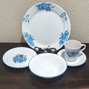Corelle Blue Velvet Five (5) Piece Dinnerware Place Setting
